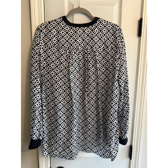 Autograph Marks & Spencer Navy and White Geometric Print V Neck Blouse size 14 - Picture 4 of 8